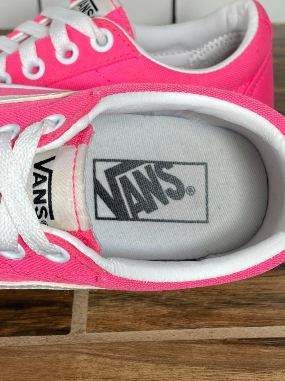 Vans Ward Shoes Womens Size 6.5 Neon Pink Canvas White Lace Up Skate Sneakers - Picture 14 of 16